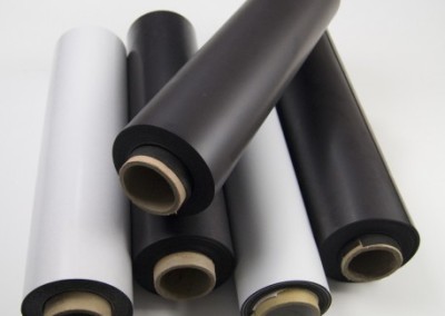 Folia magnetyczna, elastyczny magnes, folia magnetyczna w arkuszach, folia magnetyczna w rolce, folia magnetyczna kolorowa, folia magnetyczna z klejem, folia magnetyczna z białym laminatem