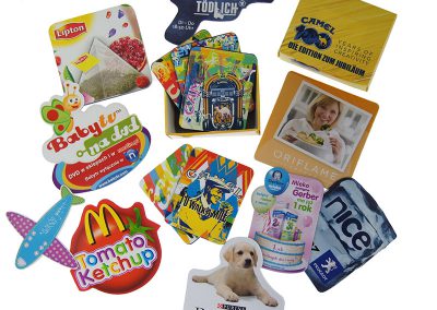 Advertising magnets